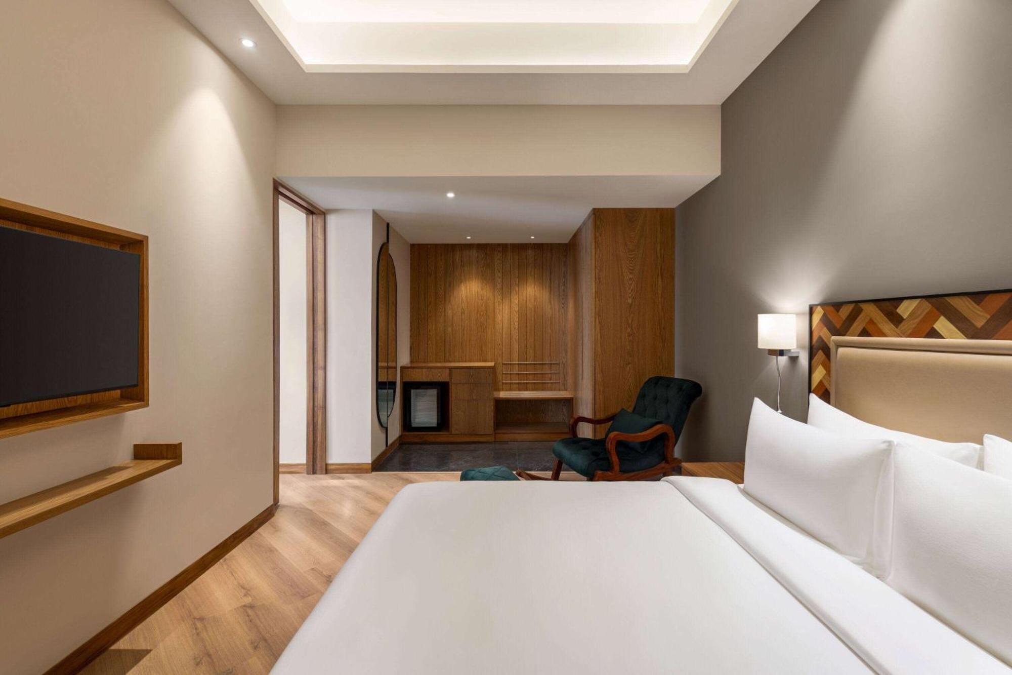 Ramada Encore By Wyndham Amritsar Airport Exterior photo